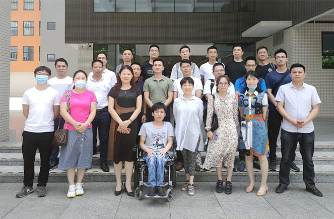 91视频污污免费下载定製家居多名員工獲高級工程師稱號